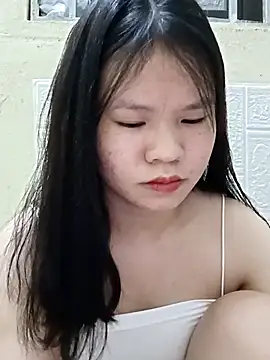 Seraphinahh online show from May 3, 2026, 3:51 pm