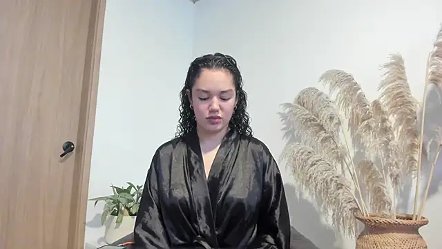 Snapshot of MiaRouseex chatting on May 1, 2026, 8:57 pm MiaRouseex online show from May 1, 2026, 8:57 pm