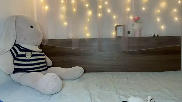 Snapshot of shy_pink_doll chatting on May 23, 2026, 4:00 pm shy pink doll online show from May 23, 2026, 4:00 pm