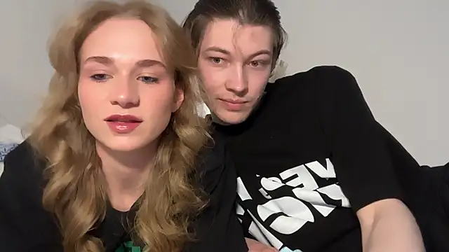 Snapshot of swaggenjoyer chatting on April 15, 2026, 12:23 pm swaggenjoyer online show from April 15, 2026, 12:23 pm