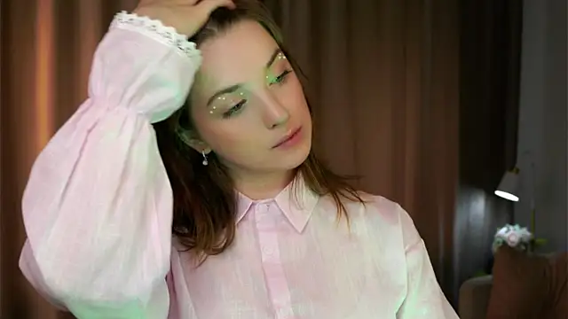 Snapshot of RenateVashaw chatting on July 21, 2026, 8:38 am RenateVashaw online show from July 21, 2026, 8:38 am