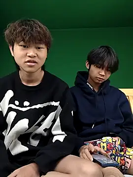 -OvO- online show from May 6, 2026, 1:27 pm