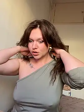 SweetLikaaa online show from April 23, 2026, 4:42 pm