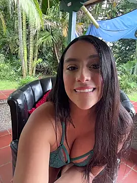 JuliettaGmz online show from June 9, 2026, 3:56 pm