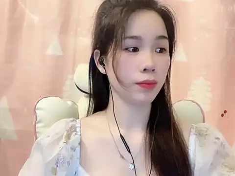 Luna3579 online show from May 6, 2026, 7:24 am