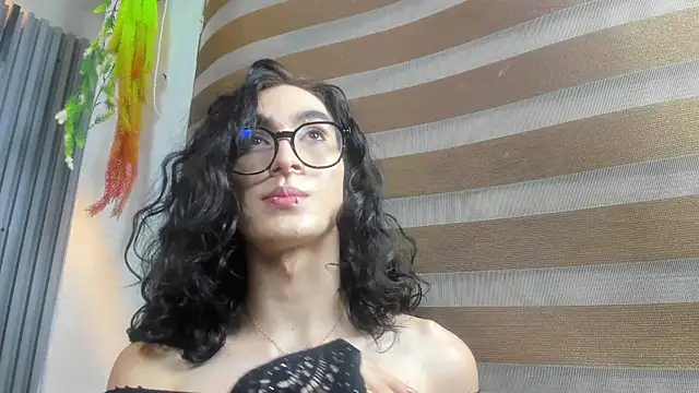 Snapshot of Shammy_rosse chatting on June 14, 2026, 12:30 am Shammy rosse online show from June 14, 2026, 12:30 am