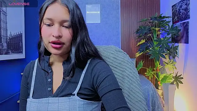 Snapshot of Milenka-5 chatting on May 9, 2026, 8:36 pm Milenka-5 online show from May 9, 2026, 8:36 pm
