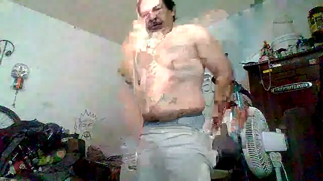 Snapshot of Oskr2024XXX chatting on October 15, 2025, 7:36 pm Oskr2024XXX online show from October 15, 2025, 7:36 pm