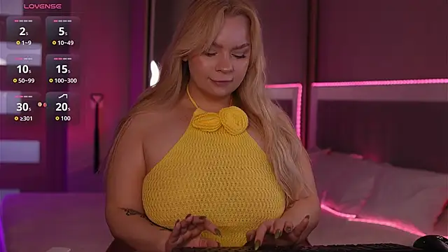 LisaLove3 online show from May 17, 2026, 8:01 am