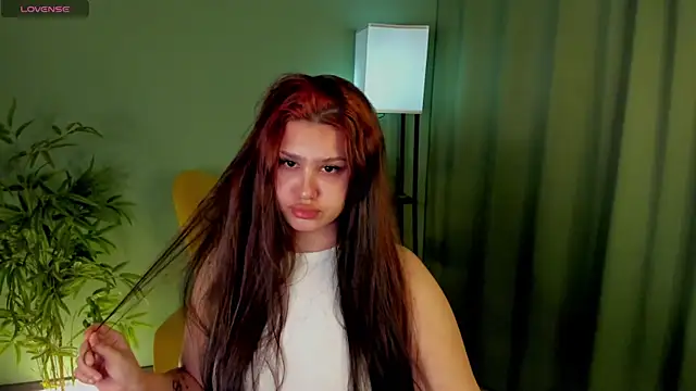 Snapshot of nicolewoss chatting on April 19, 2026, 4:12 am nicolewoss online show from April 19, 2026, 4:12 am