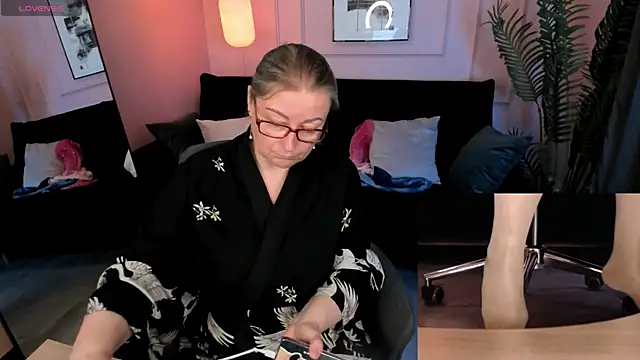 Alexandra Kind online show from June 3, 2026, 8:58 pm