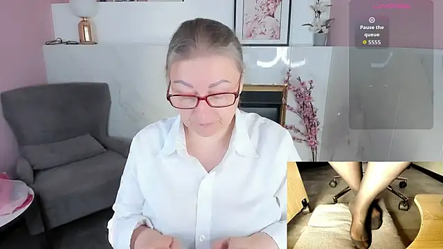 Alexandra Kind online show from July 21, 2026, 8:33 pm