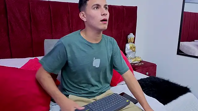 Snapshot of _Liams chatting on April 15, 2026, 5:03 am Liams online show from April 15, 2026, 5:03 am