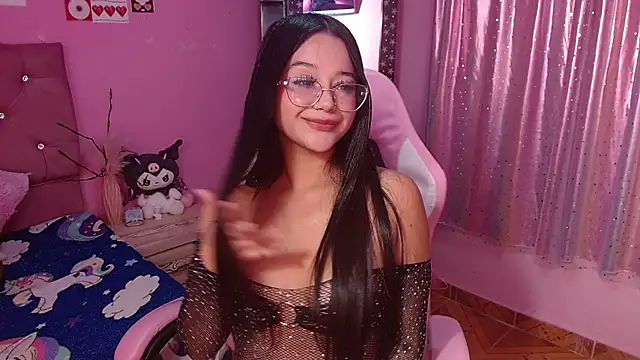 Alannaa moore7 online show from April 30, 2026, 7:14 am