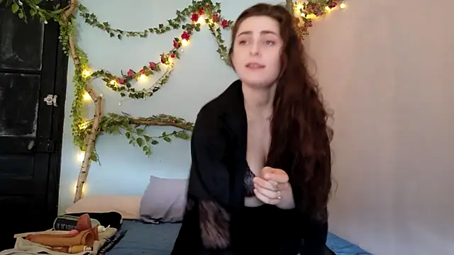 missclochette online show from May 4, 2026, 12:01 pm