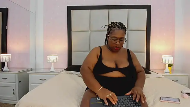 TreisyVixen online show from July 8, 2026, 2:49 am