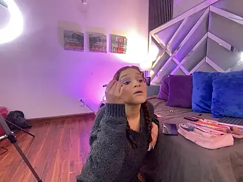 leahluna online show from June 9, 2026, 8:53 pm