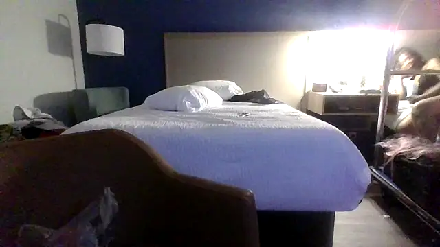 Snapshot of Dicksee_Left chatting on April 30, 2026, 7:04 am Dicksee Left online show from April 30, 2026, 7:04 am