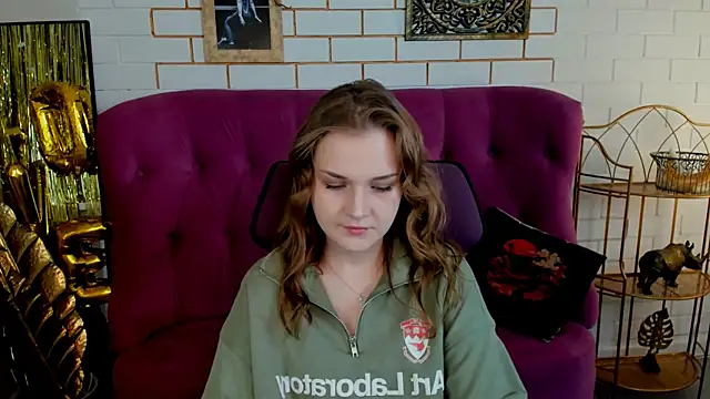 LissaTelor online show from May 15, 2026, 9:05 am