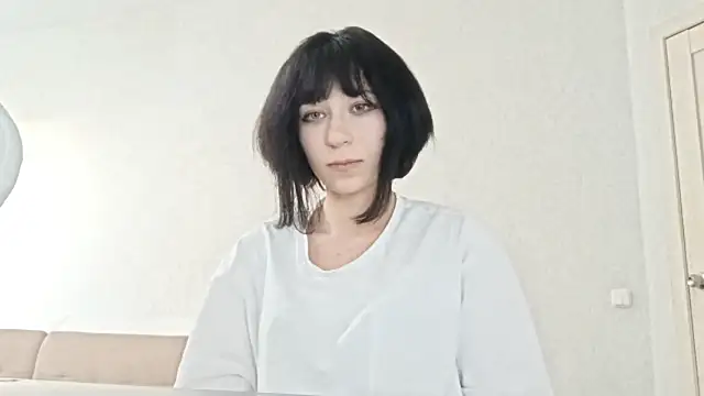 HalinaDoniel online show from April 15, 2026, 2:24 pm