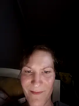 Snapshot of AnnieNet chatting on April 28, 2026, 8:14 pm AnnieNet online show from April 28, 2026, 8:14 pm