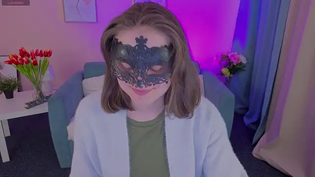 DanaHurt1 online show from May 11, 2026, 1:06 pm