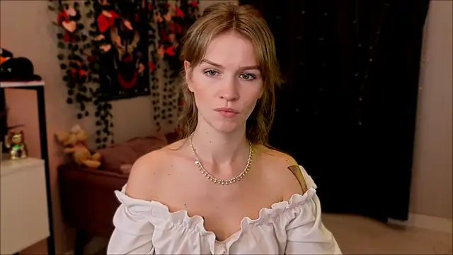 crystalkris  online show from April 23, 2026, 5:41 am