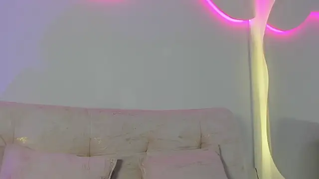 VenusBlazzer online show from May 5, 2026, 1:41 pm