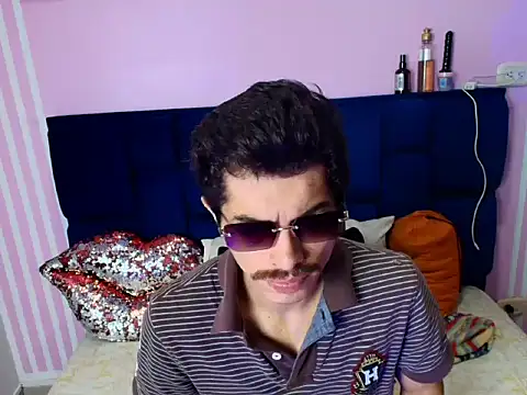 taylor Stele online show from May 5, 2026, 1:52 pm