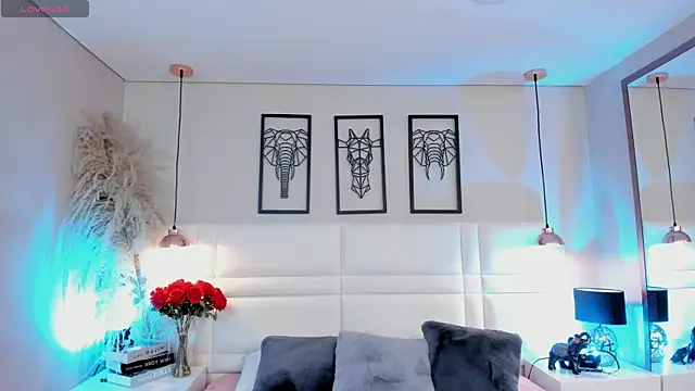 Snapshot of mia__evans_ chatting on May 19, 2026, 8:37 pm mia evans online show from May 19, 2026, 8:37 pm