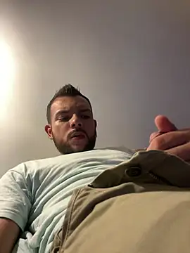 Snapshot of Simon_Brown chatting on May 17, 2026, 3:48 am Simon Brown online show from May 17, 2026, 3:48 am