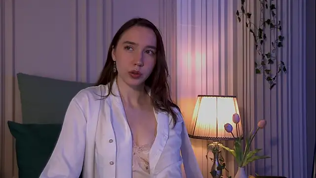 Suzaneey online show from June 4, 2026, 6:58 pm