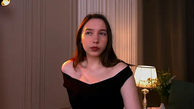 Snapshot of Suzaneey chatting on June 26, 2026, 7:18 pm Suzaneey online show from June 26, 2026, 7:18 pm