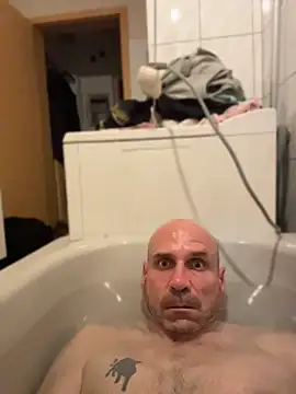 Snapshot of firemaxx76 chatting on April 16, 2026, 1:06 am firemaxx76 online show from April 16, 2026, 1:06 am