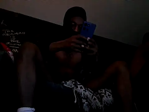 SkinnnyBlack online show from April 21, 2026, 5:03 am