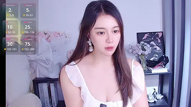 Snapshot of Moon-66 chatting on June 10, 2026, 5:45 pm Moon-66 online show from June 10, 2026, 5:45 pm