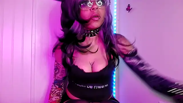nerdyhotgoth online show from June 18, 2026, 2:54 pm
