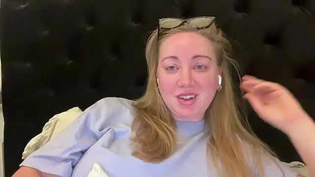 Snapshot of arielsweetieee chatting on June 8, 2026, 3:40 am arielsweetieee online show from June 8, 2026, 3:40 am