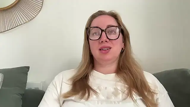 arielsweetieee online show from June 12, 2026, 8:02 am