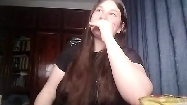 Snapshot of BeatriceMolands chatting on April 22, 2026, 6:31 pm BeatriceMolands online show from April 22, 2026, 6:31 pm