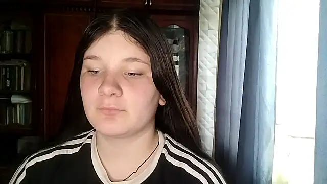Snapshot of BeatriceMolands chatting on May 20, 2026, 10:54 am BeatriceMolands online show from May 20, 2026, 10:54 am