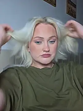 LuckyLustx online show from June 19, 2026, 5:12 am