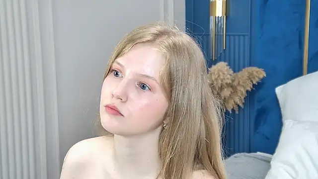 LilianHowards online show from August 4, 2026, 10:07 am