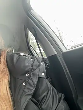 SchmuseBunny online show from April 20, 2026, 6:05 am