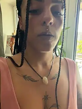 Snapshot of SweetPetiteNoir chatting on June 18, 2026, 2:10 pm SweetPetiteNoir online show from June 18, 2026, 2:10 pm