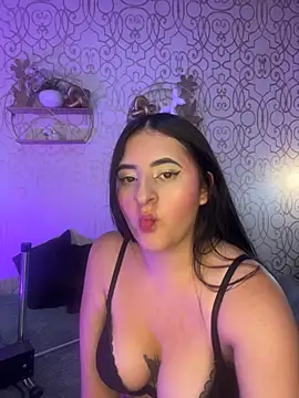 Snapshot of Maggiee_1 chatting on June 10, 2026, 7:57 pm Maggiee 1 online show from June 10, 2026, 7:57 pm