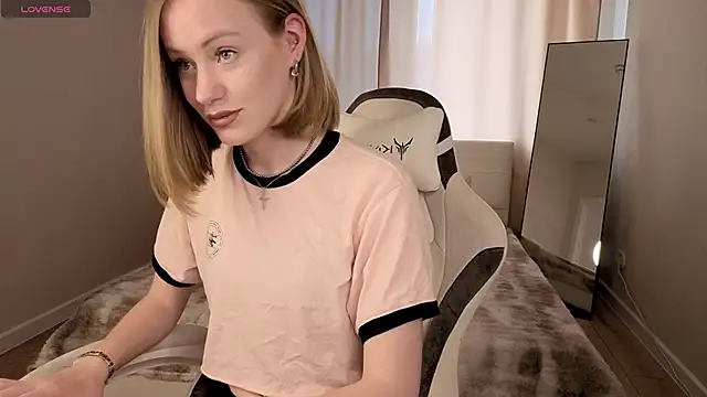 Snapshot of EvaHamilton chatting on June 14, 2026, 1:14 am EvaHamilton online show from June 14, 2026, 1:14 am