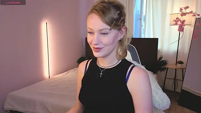 Snapshot of EvaHamilton chatting on July 27, 2026, 11:45 pm EvaHamilton online show from July 27, 2026, 11:45 pm