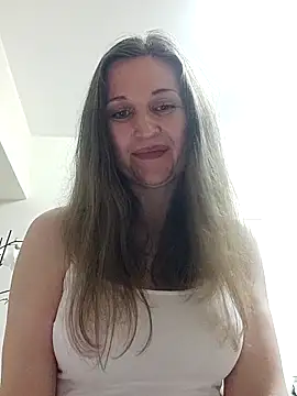 Snapshot of irresistibelle chatting on April 21, 2026, 11:40 pm irresistibelle online show from April 21, 2026, 11:40 pm