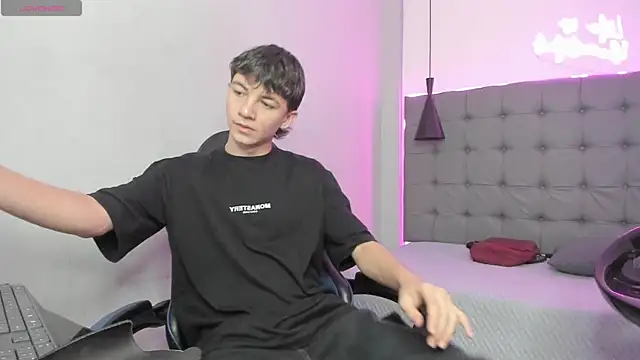 Snapshot of Marcello_Vega chatting on May 7, 2026, 12:32 pm Marcello Vega online show from May 7, 2026, 12:32 pm